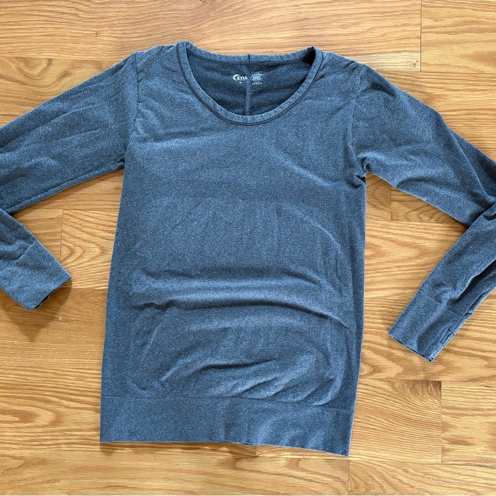 Zyia performance long sleeve tee medium